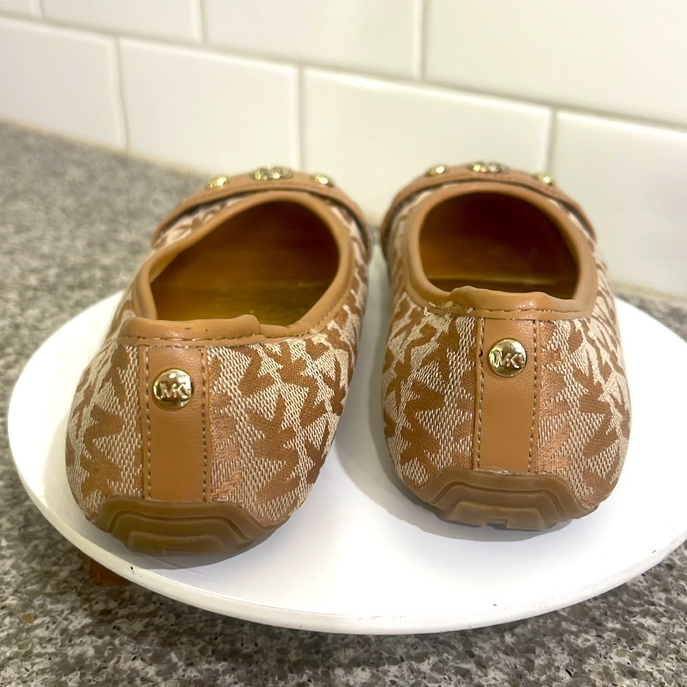 Michael Kors Stylish Tan Flats with Gold Accents - Picture 3 of 6